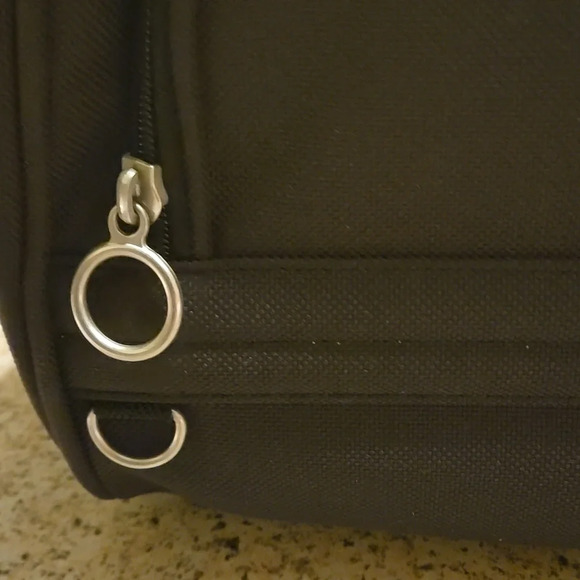 American Tourister Travel Bag / Carry-on Black Canvas includes Toiletry Bag - Picture 4 of 13